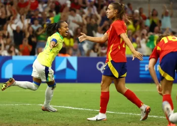 Brasil derrota Espanha e garante lugar na final do futebol feminino