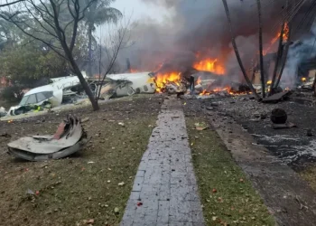 Avião da Voepass com 58 passageiros e 4 tripulantes cai em Vinhedo