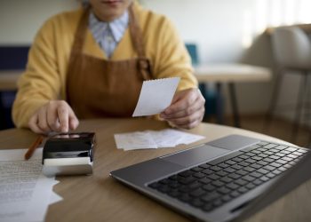 Pequenos negócios de municípios afetados pelas chuvas podem acessar crédito com condições especiais