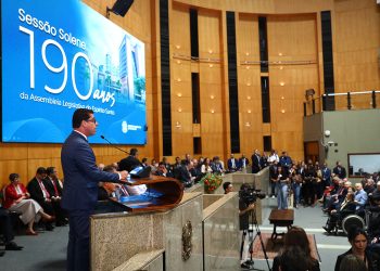 190 anos: papel da Ales e homenagens marcam sessão