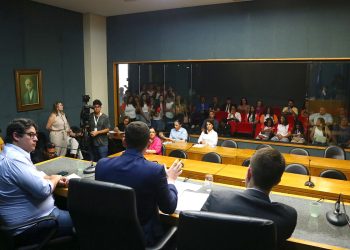 Comissão apura denúncia de doutrinação religiosa em escola estadual do ES