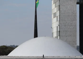 Bets são cassinos instalados dentro das casas, diz presidente da CPI