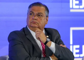 Dino suspende o pagamento de R$ 4,2 bilhões em emendas de comissão