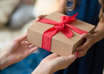 Procon-ES orienta consumidores sobre as compras de fim de ano