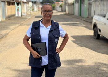 Prefeitura de Pinheiros entrega uniformes e tablets a agentes comunitários de saúde