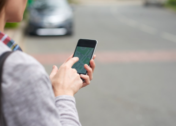 Procon-ES notifica Uber por cobranças abusivas de motoristas credenciados