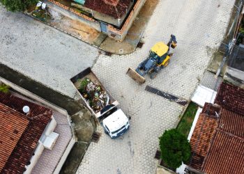Prefeitura inicia força-tarefa de limpeza e construção de calçada cidadã em Boa Esperança