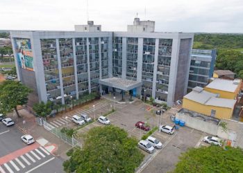 Tribunal determina que prefeitura do ES suspenda aumento nos salários de prefeito e vice