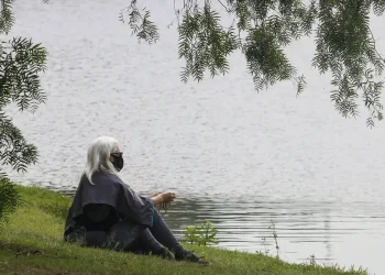 Covid: 5 anos após 1ª morte no país, documentos expõem negacionismo