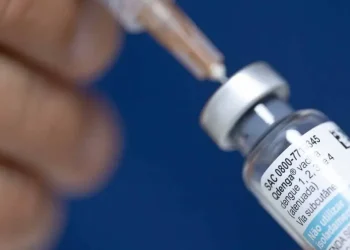 Pinheiros inicia vacinação contra a dengue para crianças e adolescentes