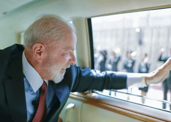 Lula visita Vietnã para elevar nível da relação com o país