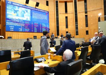 Deputados aprovam fracionamento de férias-prêmio