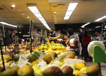Estimativas do mercado para inflação e PIB permanecem estáveis