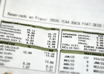Ministério vai propor isenção de energia para 60 milhões de pessoas