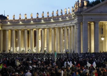 Conclave: Vaticano tem fumaça preta após nova votação