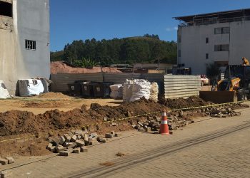 Infraestrutura fiscaliza obras da Cesan em Dores do Rio Preto