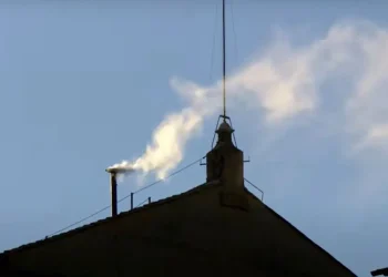Fumaça branca: novo papa é eleito no conclave