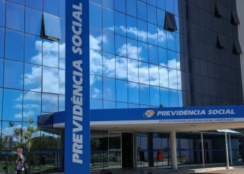 Justiça bloqueia R$ 23,8 milhões de suspeitos de fraude contra INSS