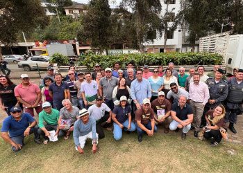 Arranjos Produtivos entrega mudas de cacau a produtores do noroeste