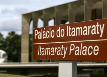Brasil condena ataques de Israel e dos EUA a instalações no Irã