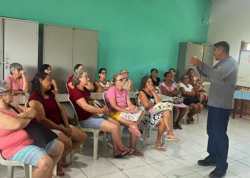Ação educativa sobre mosquito Aedes aegypti orienta idosos em Jaguaré