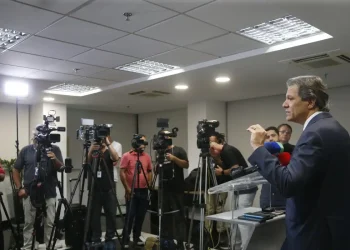 Tesouro dos EUA procura Haddad para agendar reunião sobre tarifaço
