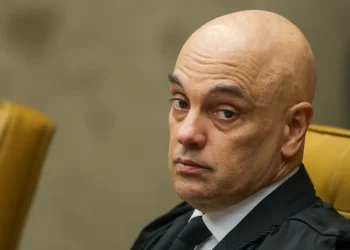 Moraes compara atos de Eduardo Bolsonaro nos EUA a tentativa de golpe