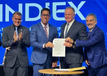 Presidente da Ales recebe prêmio por trabalho em prol do comércio exterior