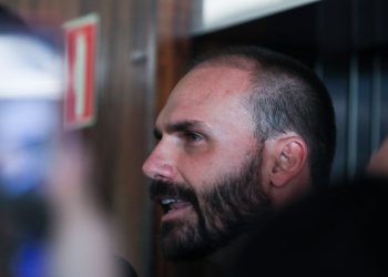 Motta envia pedido para cassar Eduardo Bolsonaro ao Conselho de Ética