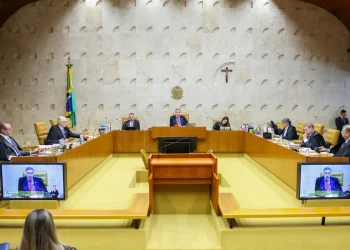 Barroso e Fux discutem em sessão do STF