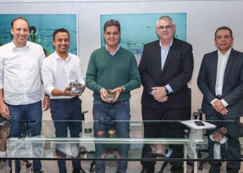 Ricardo Ferraço, Lucas Scaramussa e diretores apresentam nova fábrica da WEG no ES