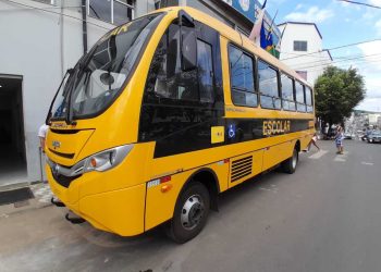 Pinheiros recebe novo ônibus escolar para a Rede Municipal de Ensino