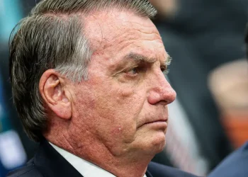 Bolsonaro pede autorização do STF para fazer procedimento médico