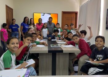 Alunos da Escola Ubaldina visitam Prefeitura e Câmara de Vereadores em Boa Esperança