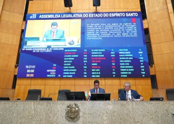 Deputados aprovam reajuste de 8% para magistério e suporte educacional