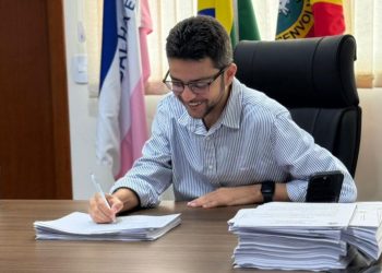 Coutinho anuncia 140% de aumento no ticket-alimentação e correção salarial para servidores de Ponto Belo