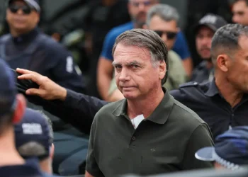 Moraes decide que Bolsonaro continuará preso na superintendência da PF