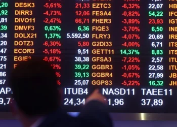 Bolsa sobe pela 14ª vez seguida e ultrapassa os 155 mil pontos
