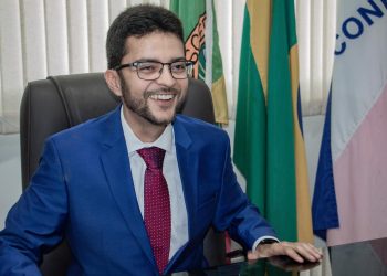 Prefeito Marcos Coutinho envia à Câmara projeto que institui abono natalino