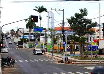 Semáforos são instalados em pontos estratégicos de Pinheiros antes do prazo previsto
