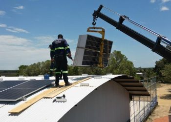 Prefeitura de Pinheiros segue com instalação de energia solar em escolas da rede municipal