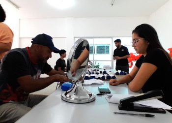 Entrega de óculos gratuita beneficia mais moradores em Pinheiros
