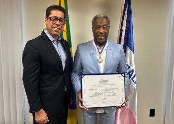 Especialista em história africana recebe Comenda Domingos Martins