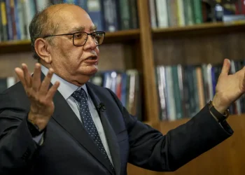Gilmar nega pedido da AGU para reconsiderar decisão sobre impeachment