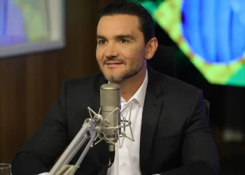 União Brasil decide expulsar ministro Celso Sabino da legenda