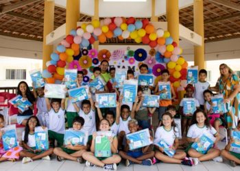 Prefeitura de Pedro Canário apresenta kits escolares para mais de 3 mil alunos