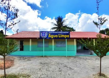 Prefeitura de Pinheiros entrega escola reformada e ampliada na comunidade de Água Limpa