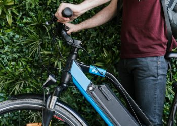 Câmara de Vitória aprova projeto que cria regras para bicicletas elétricas e patinetes