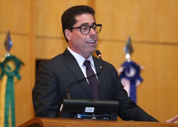 Começa a tramitar proposta que prioriza atendimento a responsável por PcD