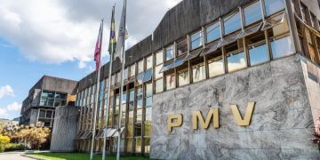 Vitória publica edital de concurso para cargos de nível superior